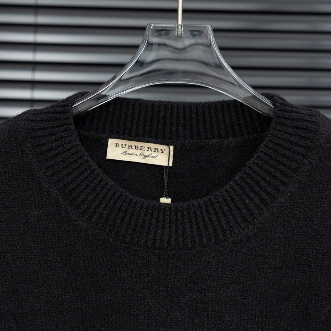 <p>BURBERRY&nbsp;战马 LOGO长袖毛衣(黑)</p>