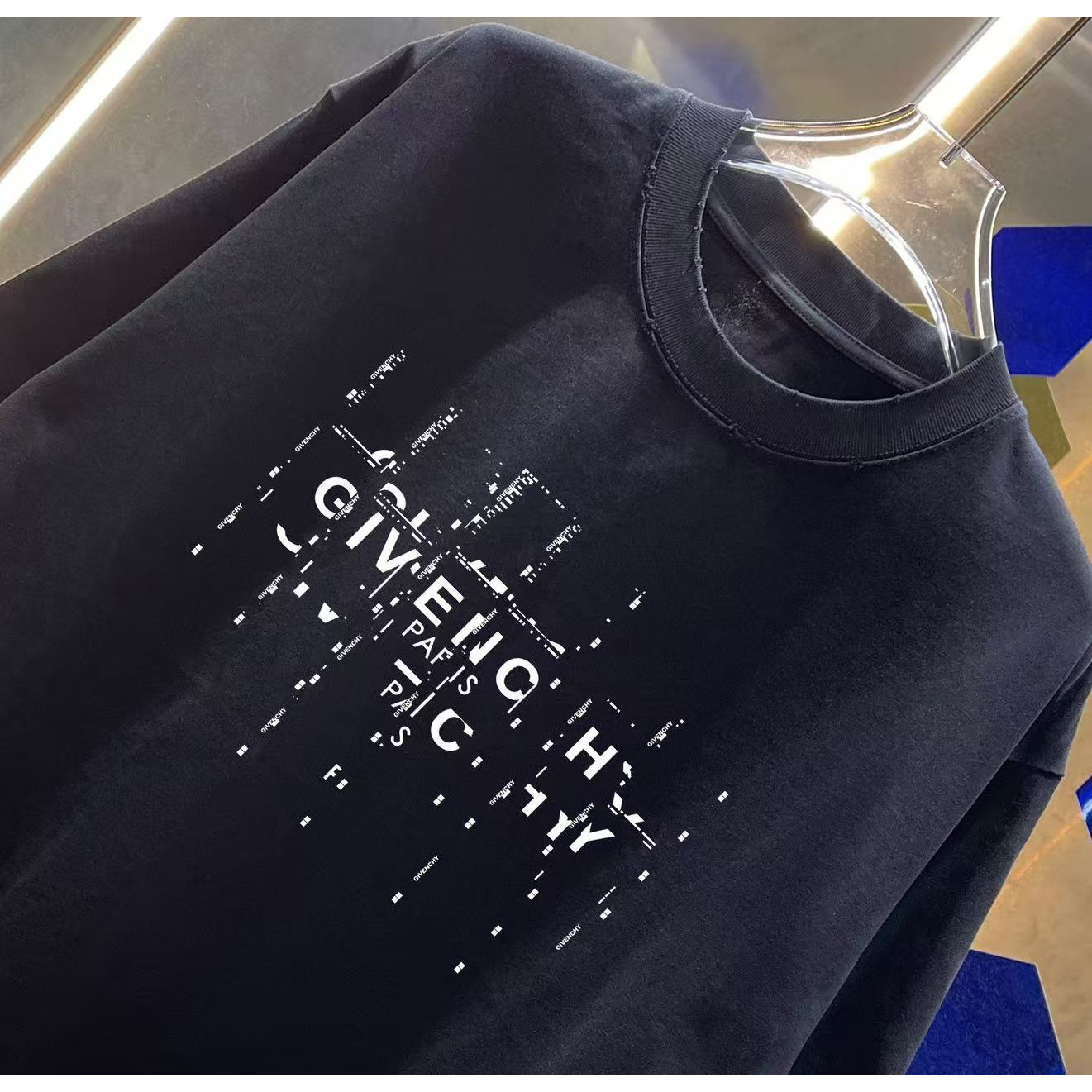 <p>Givenchy 洗水磨破短袖T恤(洗水黑)</p>