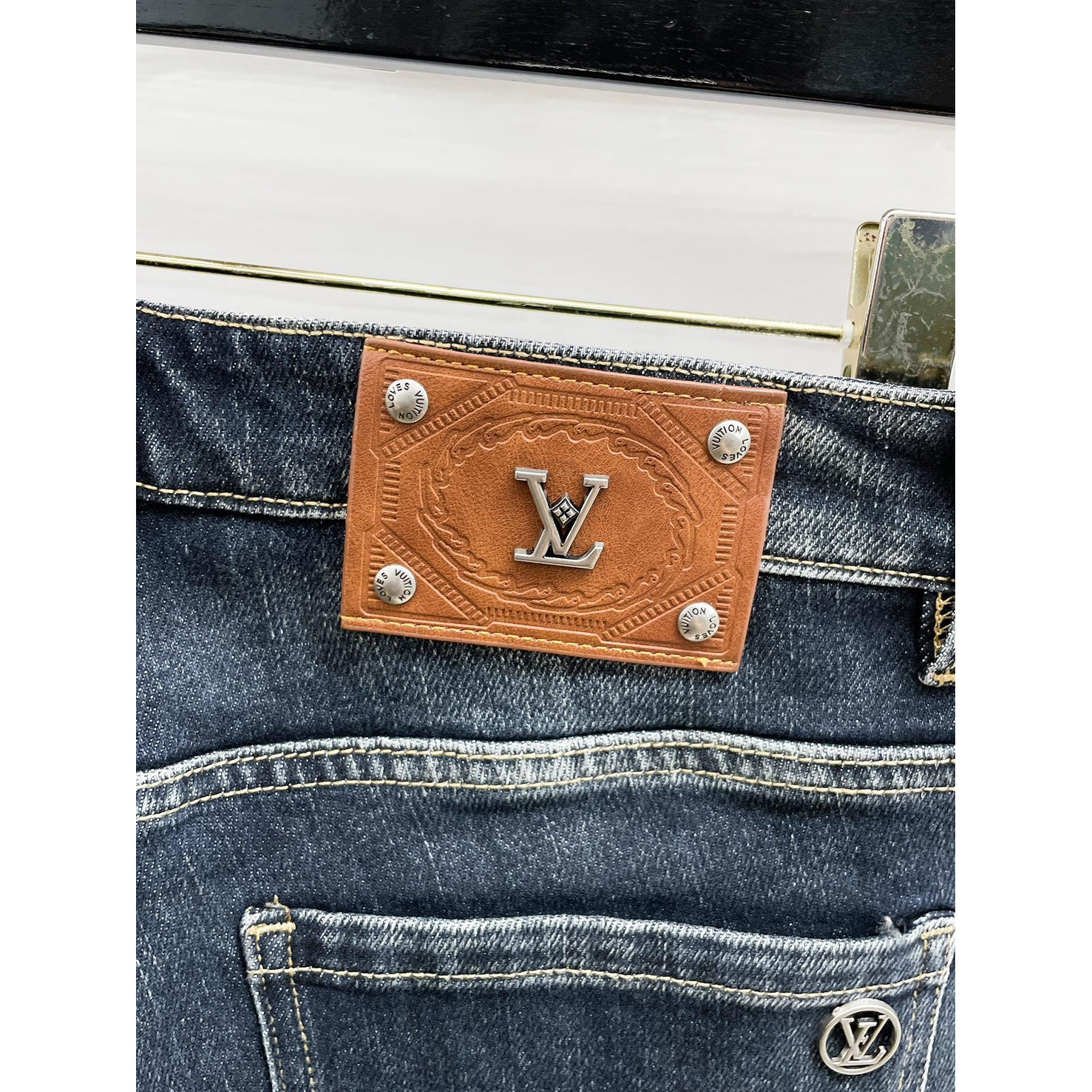<p>LV&nbsp;高品质牛仔裤(藍)</p>