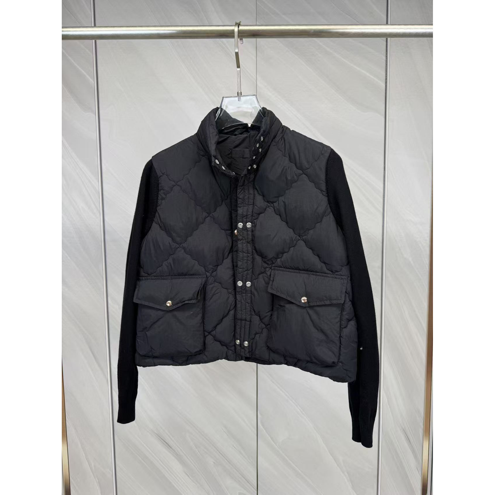 <p>Moncler 针织拼接羽绒服(黑)</p>