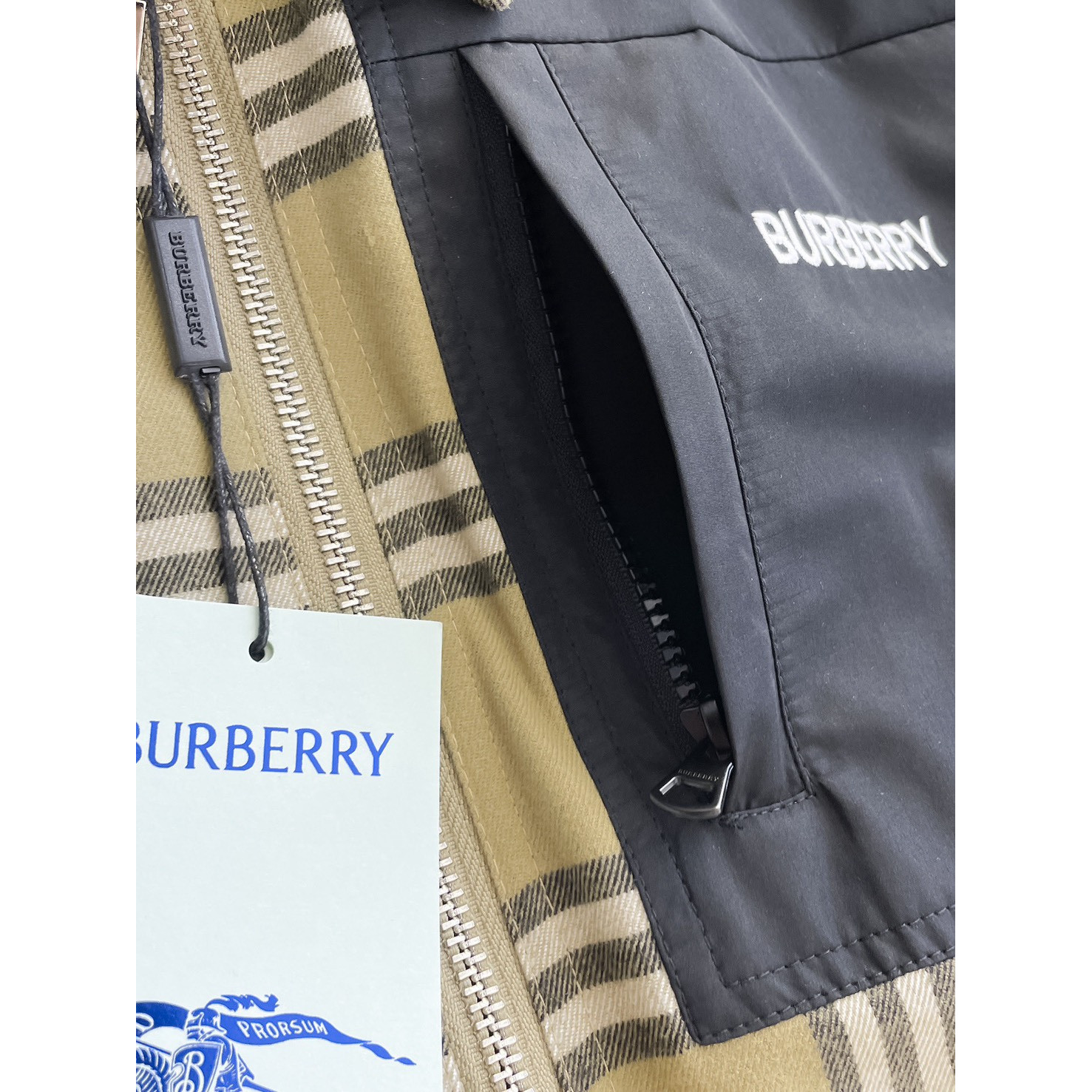 <p>BURBERRY&nbsp;男士夹克外套</p>