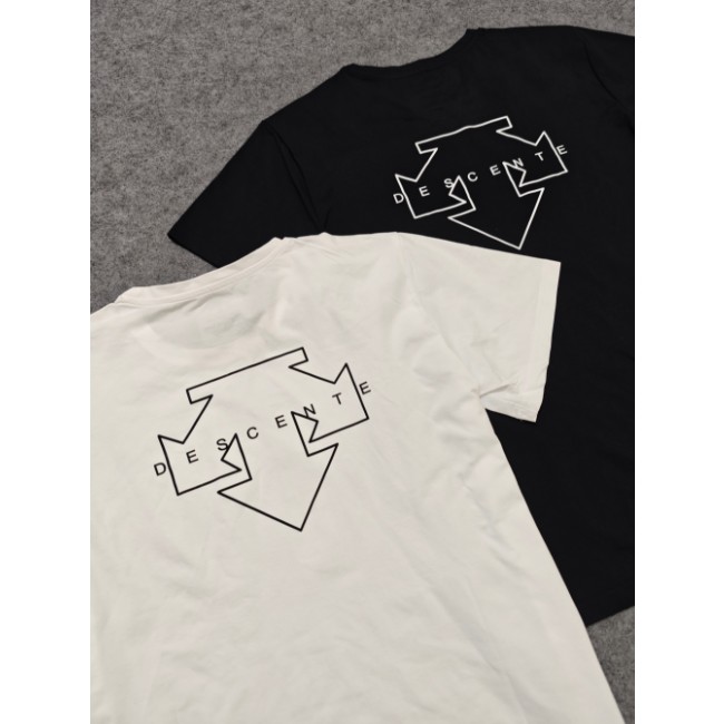 <p>DESCENTE 速乾短袖T恤</p>