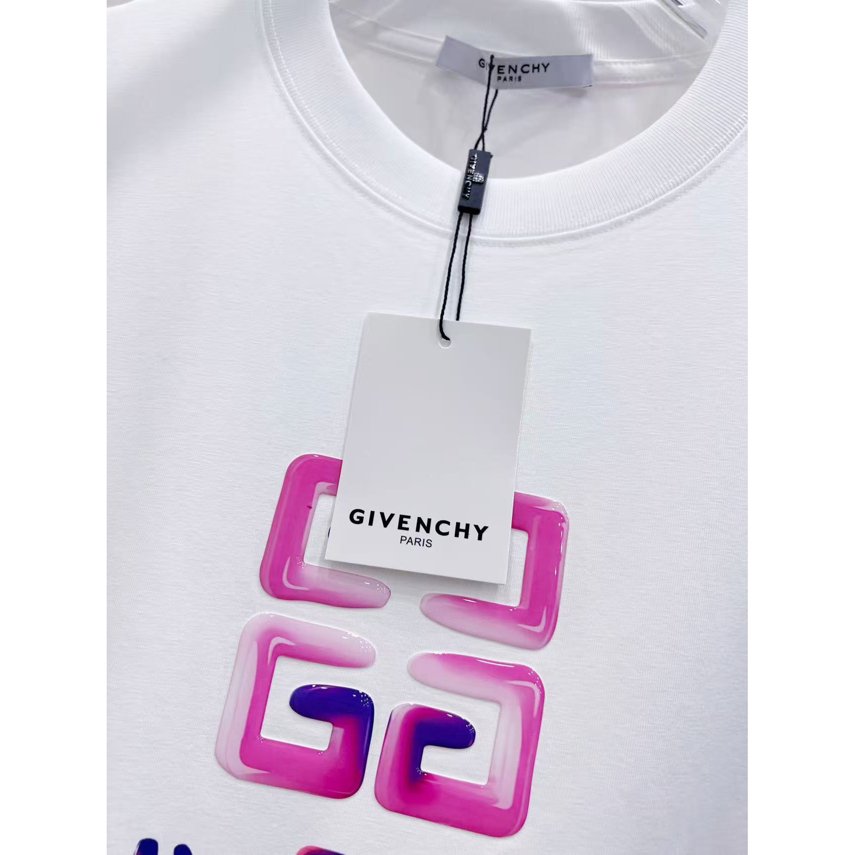 <p>Givenchy 美式潮牌渐变立体胶印圆领T恤(白)</p>