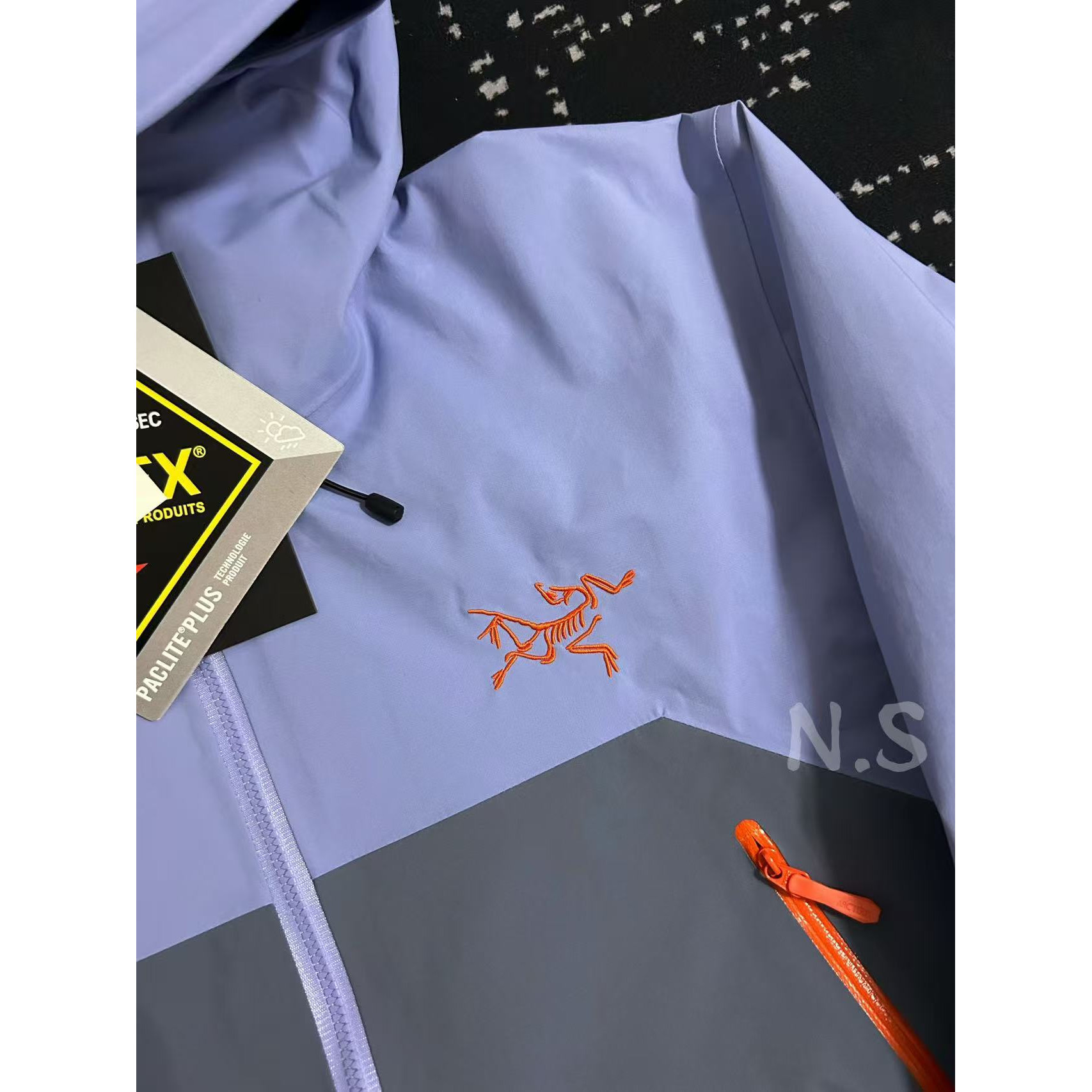 <p>Arc'teryx Beta系列 SL GORE-TEX 硬壳刺绣连帽防水防风透气冲锋衣 (月石紫)</p>