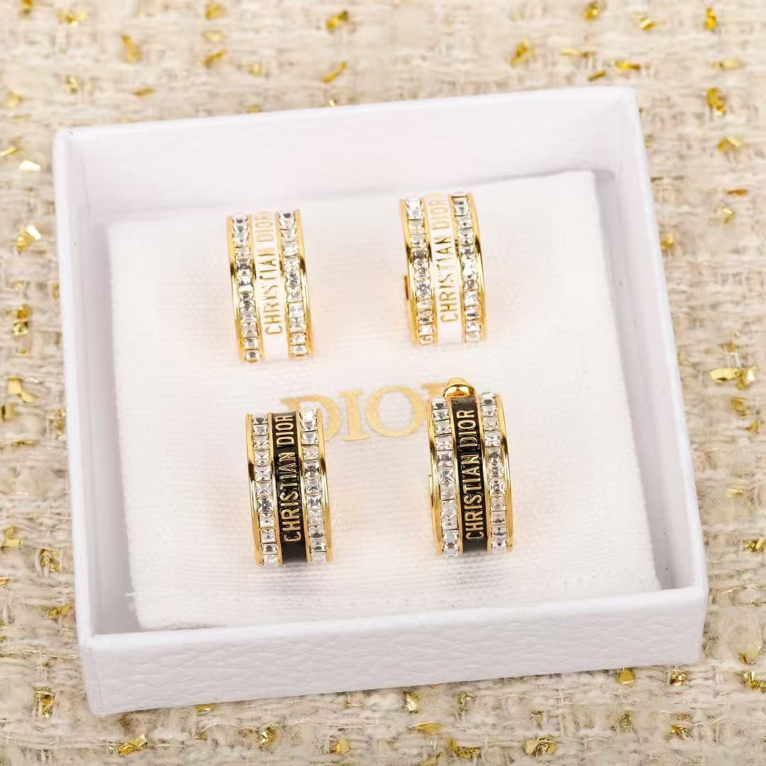 <p>DIOR&nbsp;排钻珐琅耳环</p>