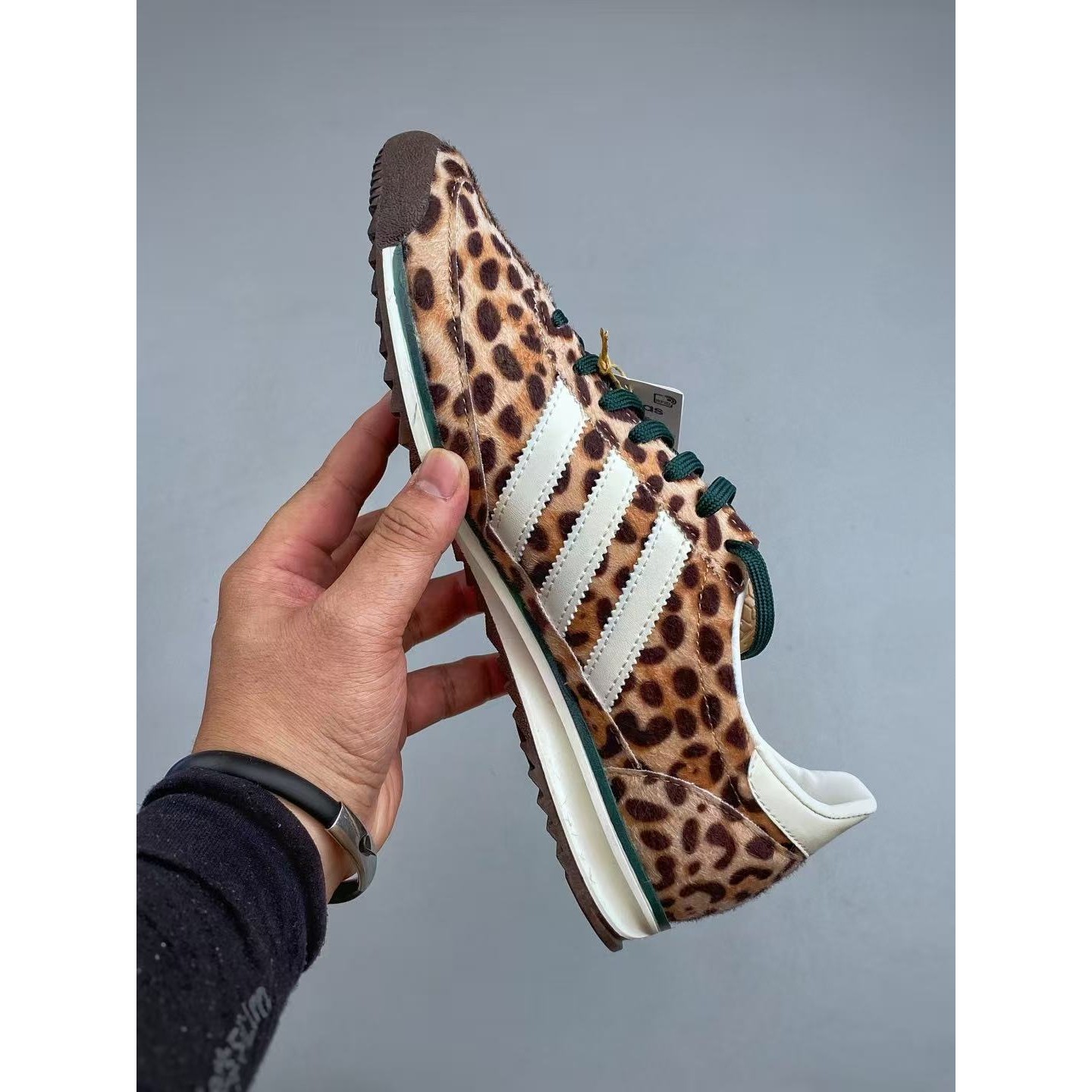 <p>Adidas 复古休闲运动鞋(豹紋)</p>