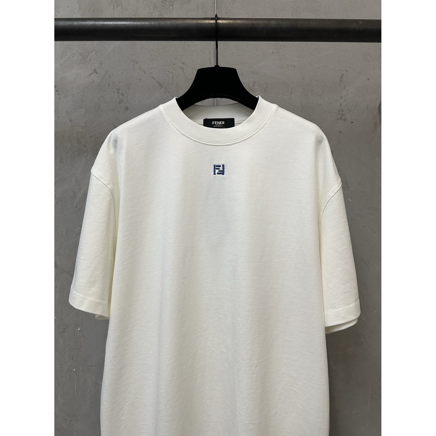 <p>FENDI 徽标刺绣短袖T恤(白)</p>