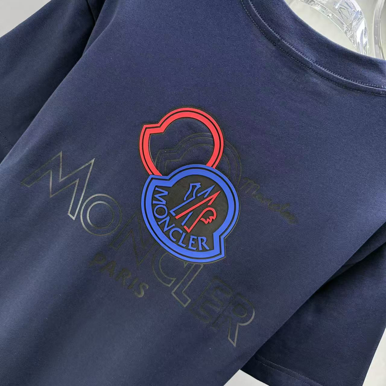 <p>Moncler 短袖T恤(深藍)</p>