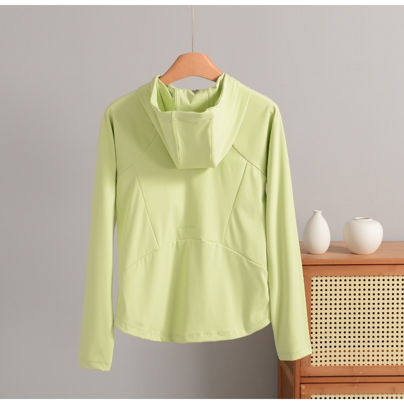 <p>DESCENTE&nbsp; WOMEN'S TRAINING 系列 女士半拉鍊連帽運動衛衣</p>