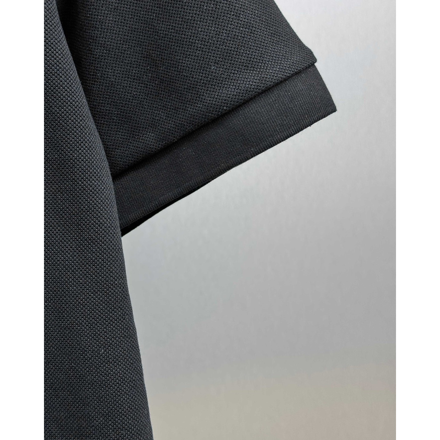 <p>MONCLER&nbsp;短袖翻领polo衫(黑)</p>