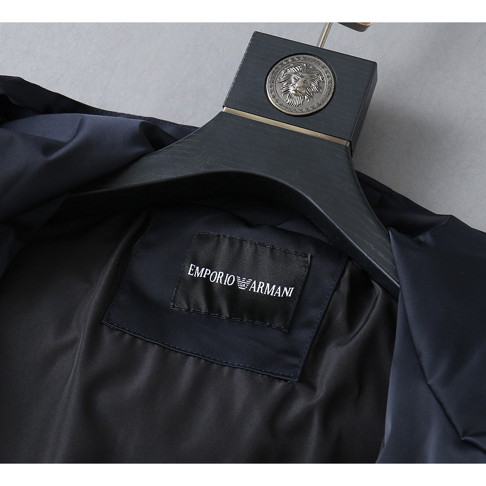 <p>MONCLER 新款男士夹克外套</p>