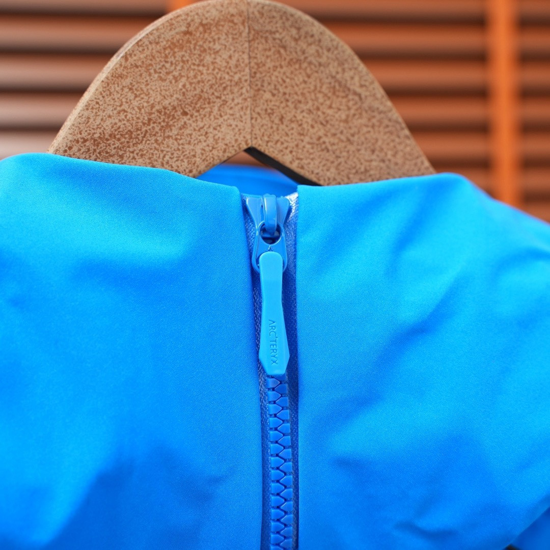 <p>ARC'TERYX &nbsp;BETA SV JACKET 增强防水防风连帽硬壳外套(群青蓝)&nbsp;</p>