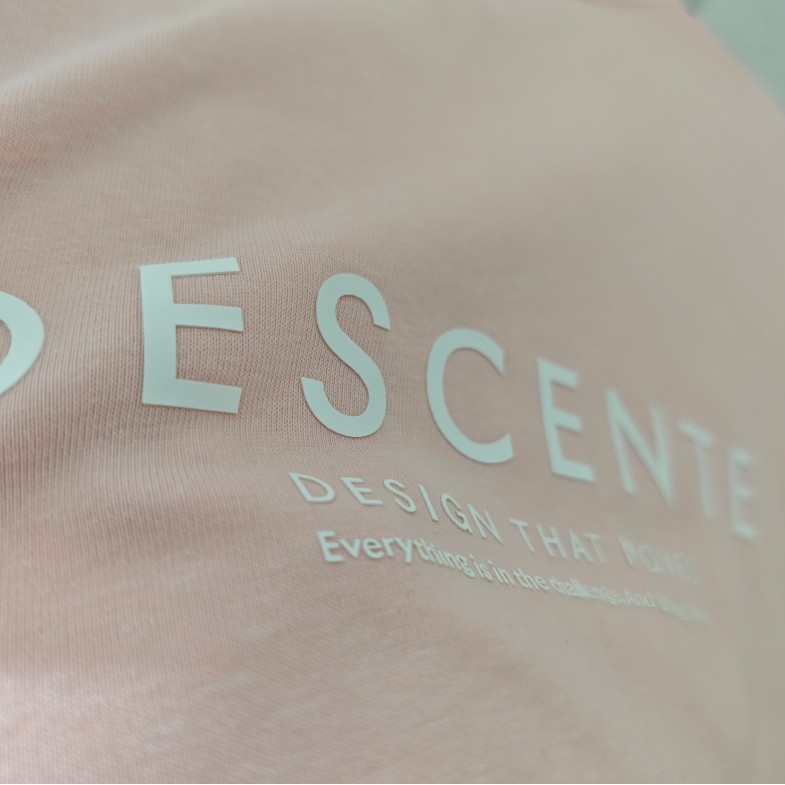 <p>DESCENTE 經典款棉 T (多色可選)</p>