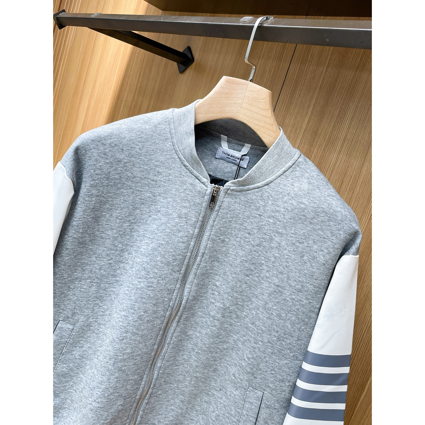 <p>Thom Browne 精品外套(灰)</p>