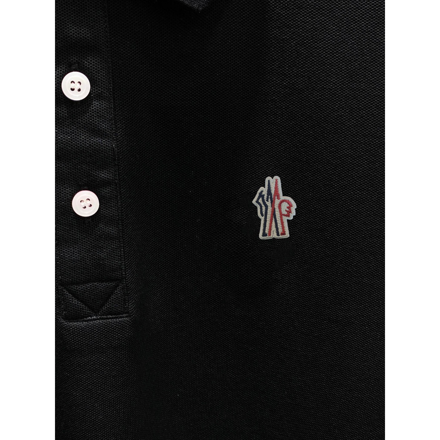 <p>MONCLER 立体徽标翻领长袖Polo衫(黑)</p>

<p>&nbsp;</p>