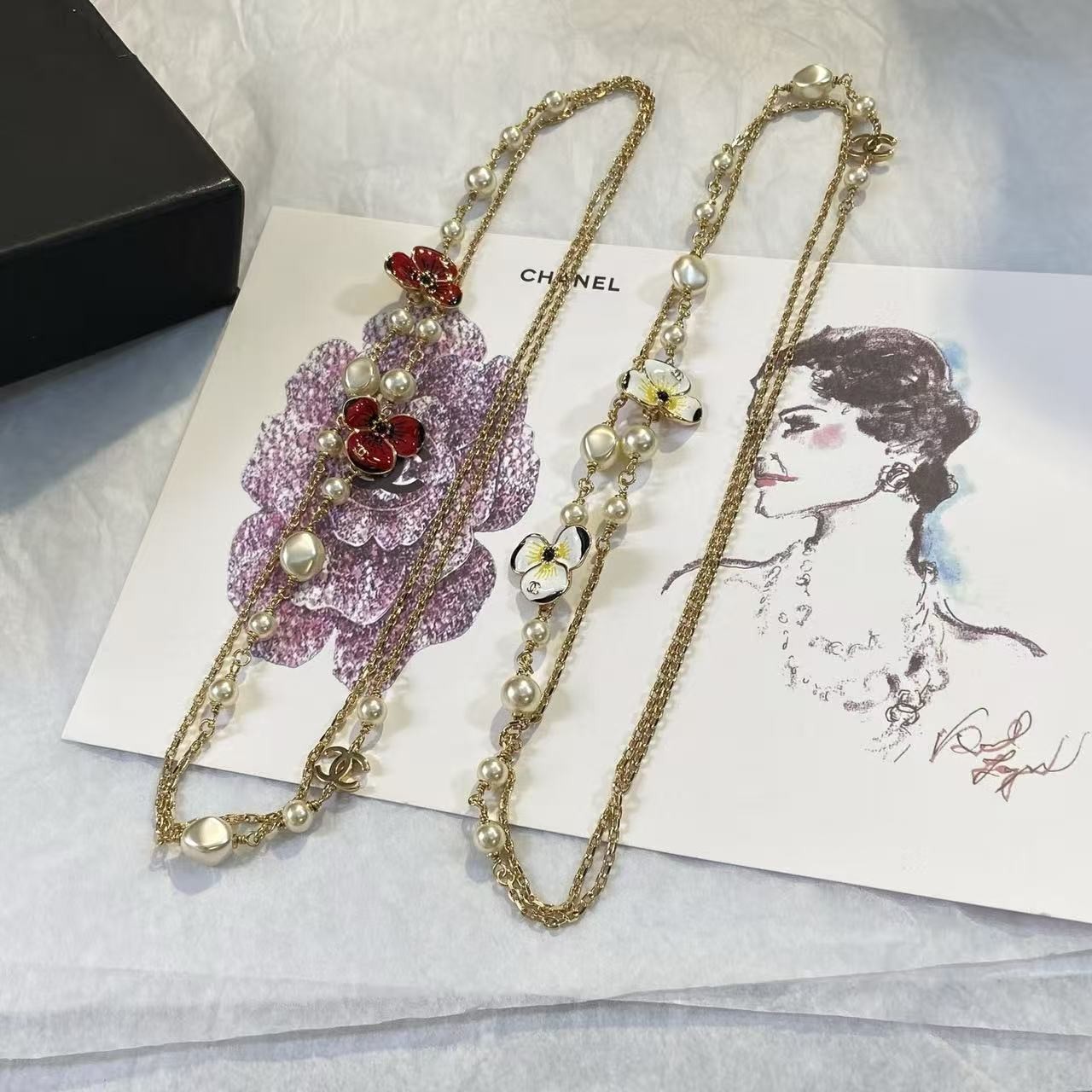 <p>CHANEL 三色堇珠流苏项链</p>