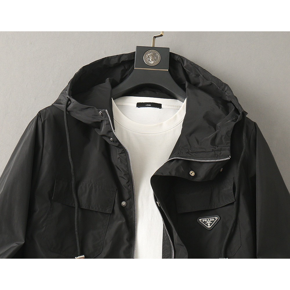 <p>Prada 新款男士夹克外套</p>