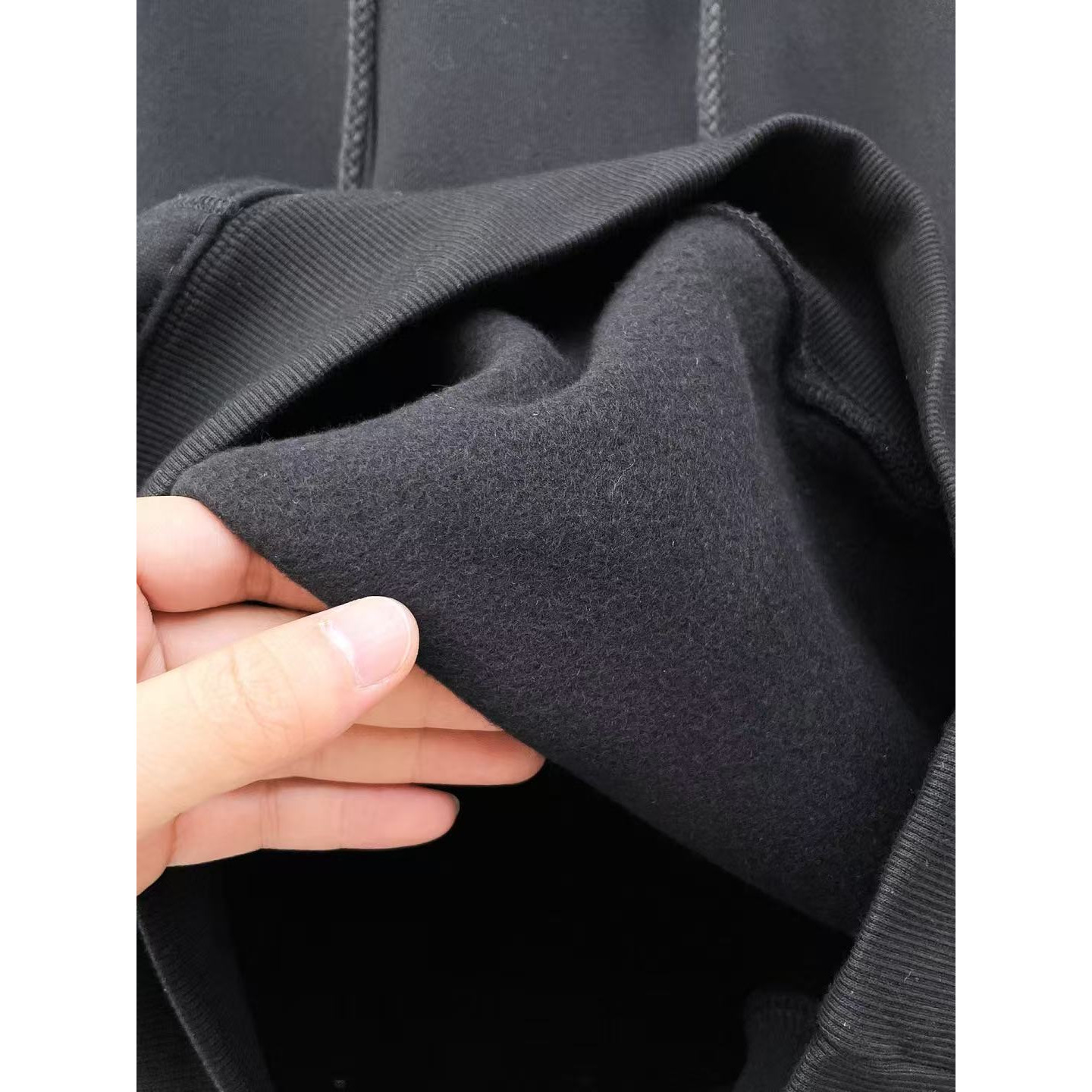 <p>DIOR 连帽卫衣(黑)</p>