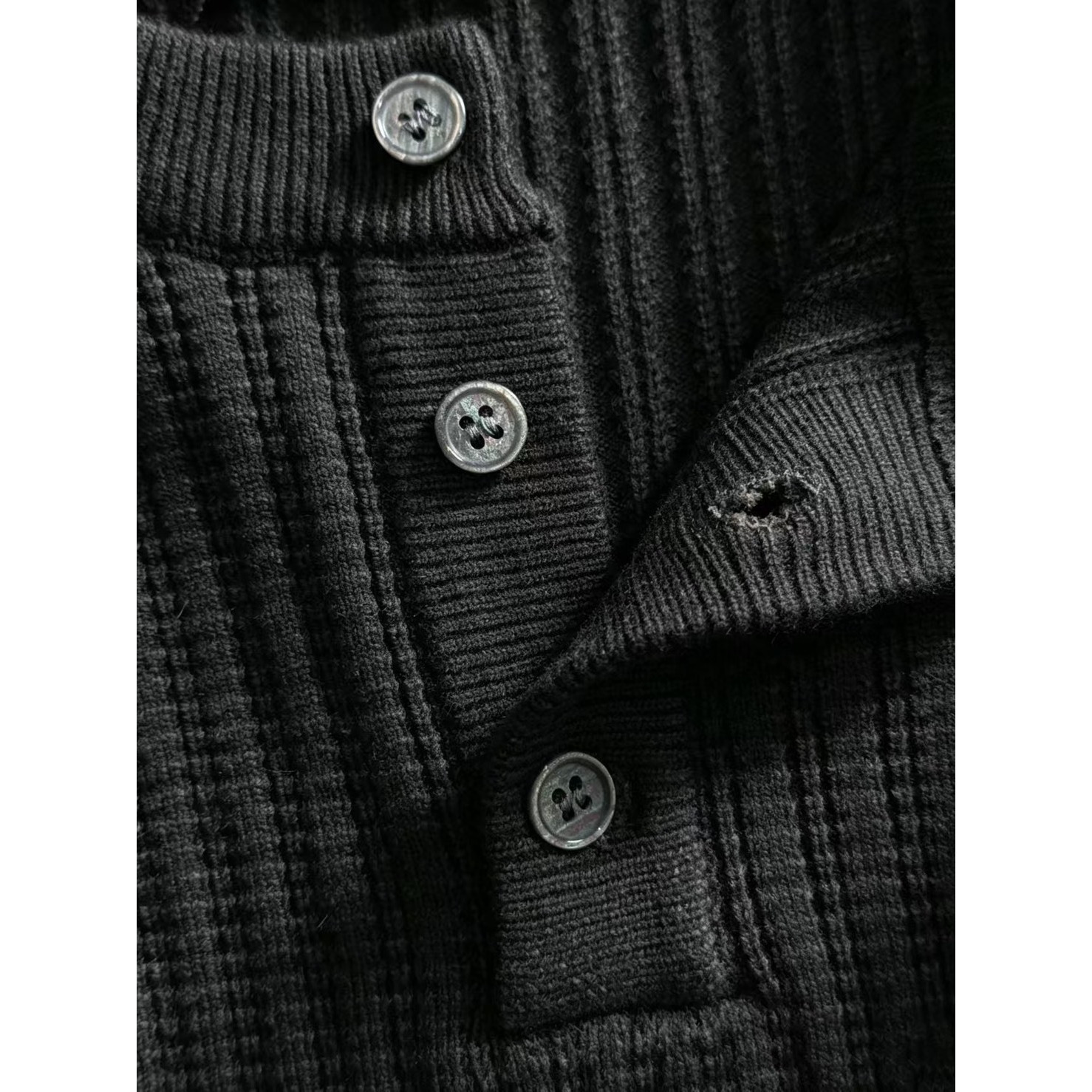 <p>Balenciaga&nbsp;高品质男士毛衣(黑)</p>