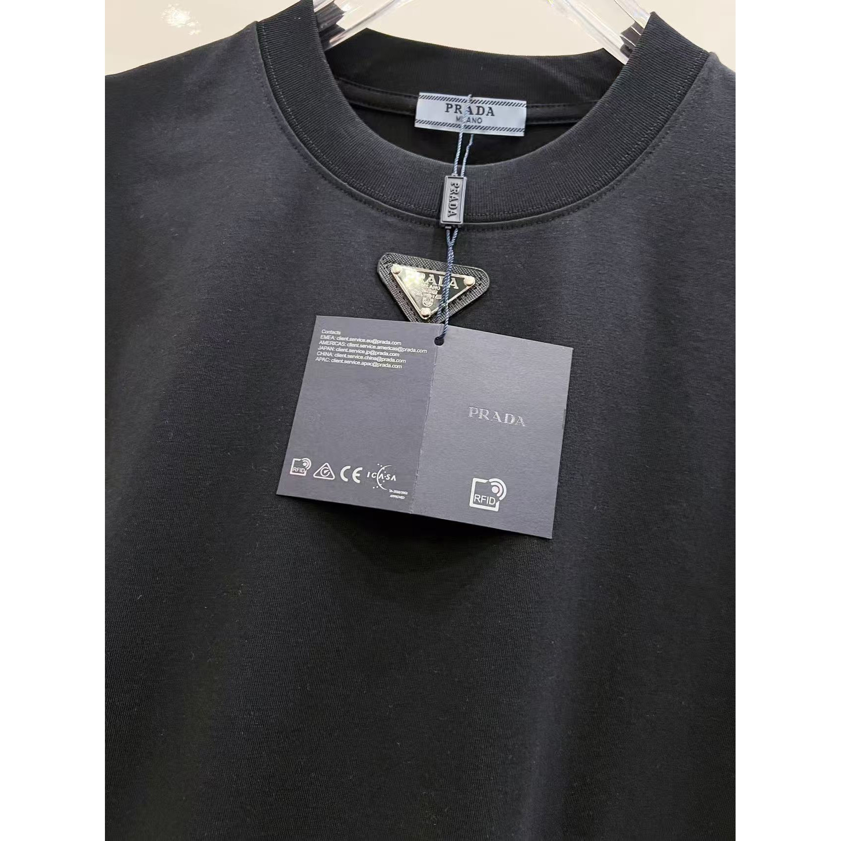 <p>Prada 经典三角标短袖(黑)</p>