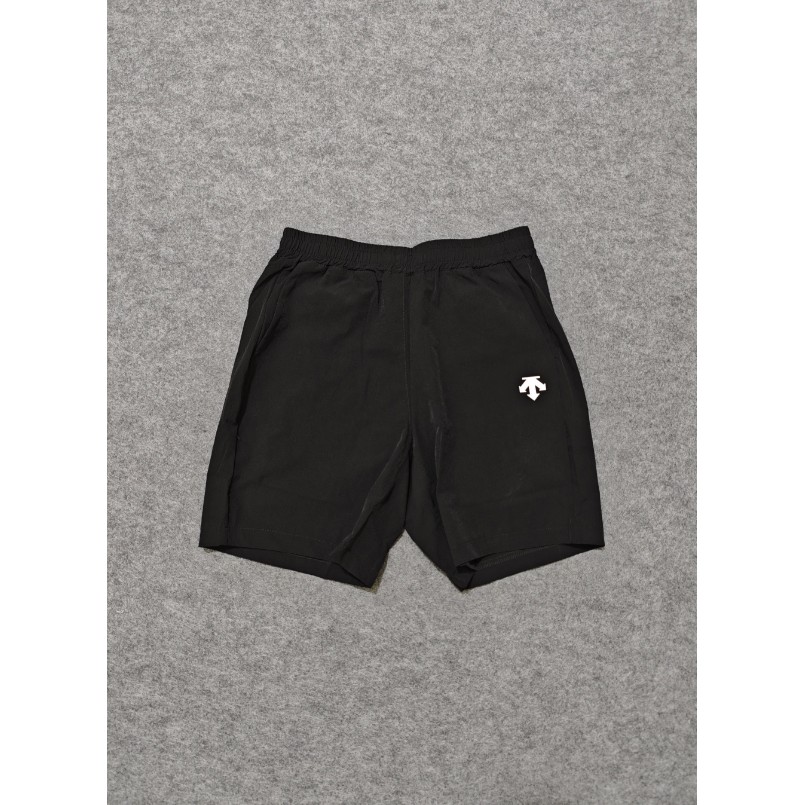 <p>DESCENTE 速乾短褲(黑)</p>