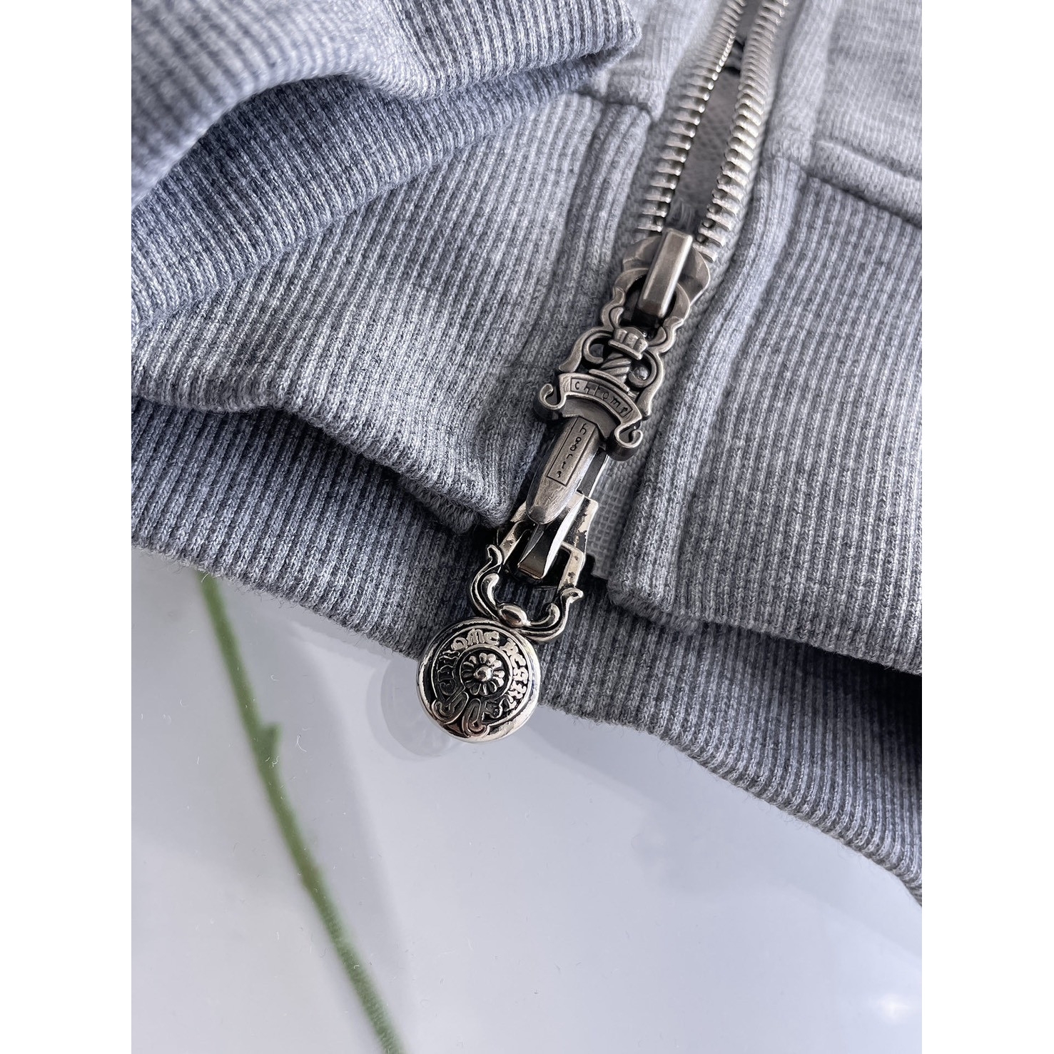 <p>CHROME HEARTS 男士夹克外套(灰)</p>