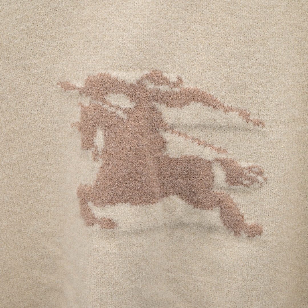 <p>BURBERRY&nbsp;战马 LOGO长袖毛衣(膚色)</p>