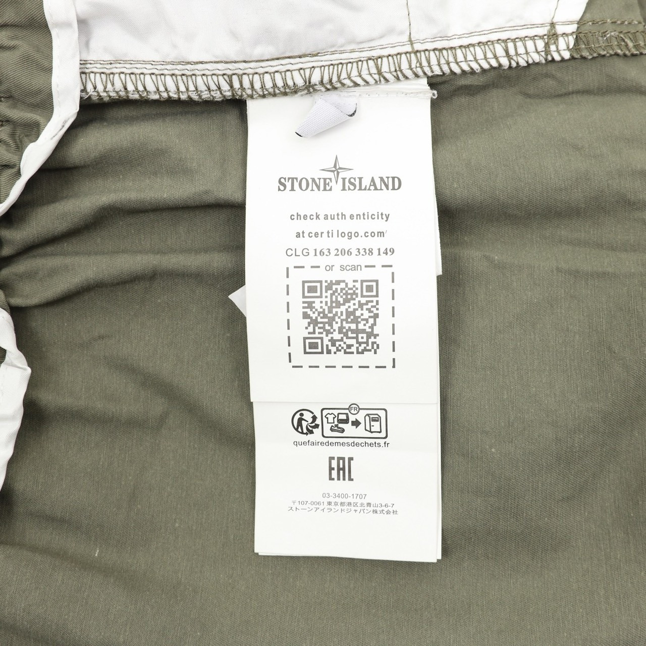 <p>Stone Island 经典工装短裤</p>