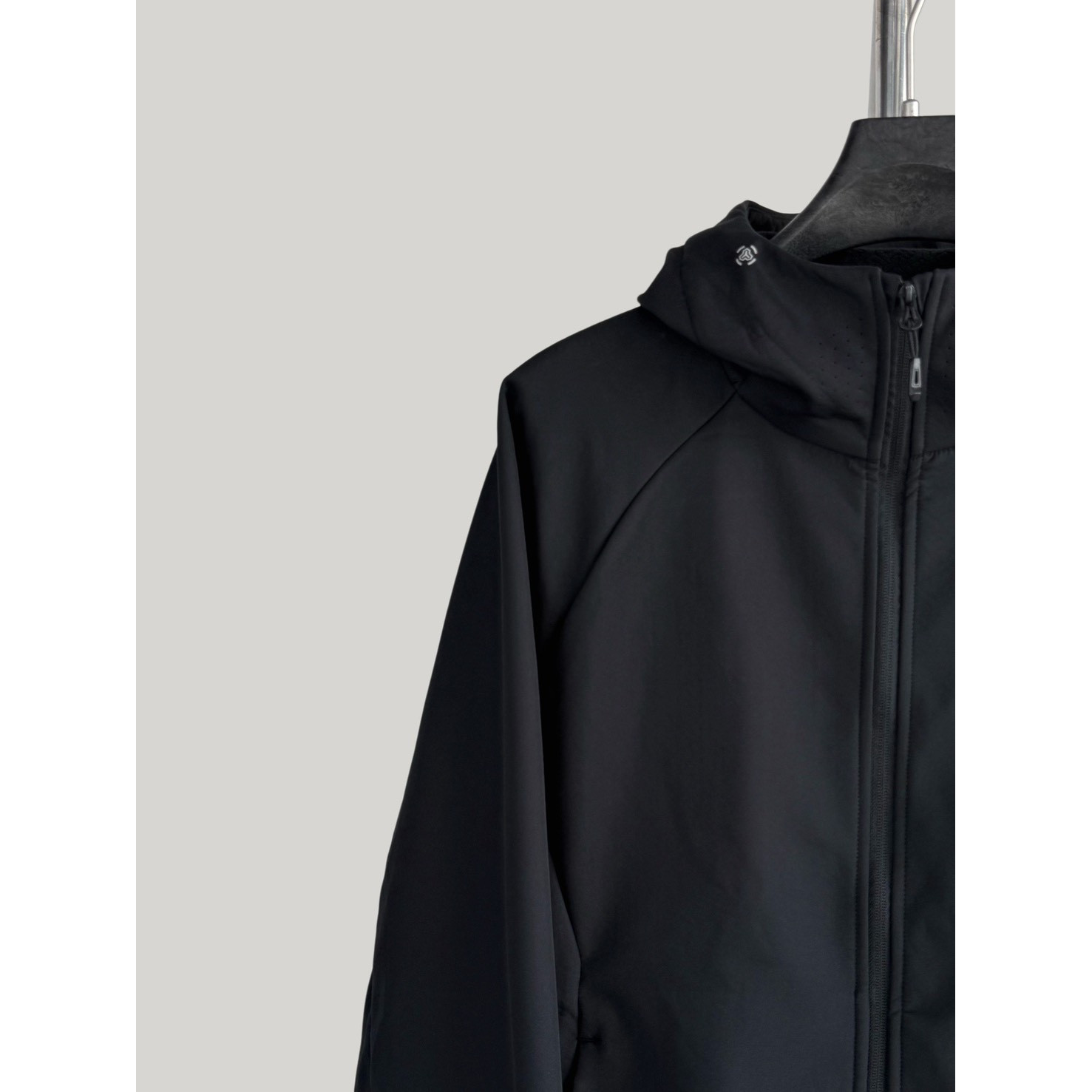 <p>KOLON SPORT 冲锋衣连帽款(黑)</p>