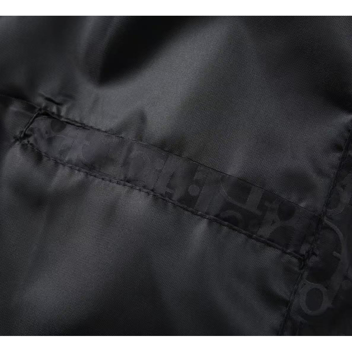 <p>DIOR&nbsp;男士夹克外套(黑)</p>