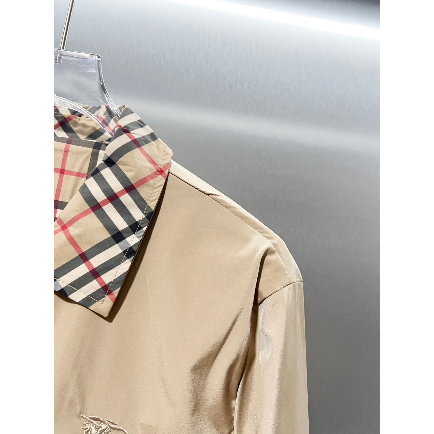<p>BURBERRY&nbsp;夹克外套(杏)</p>