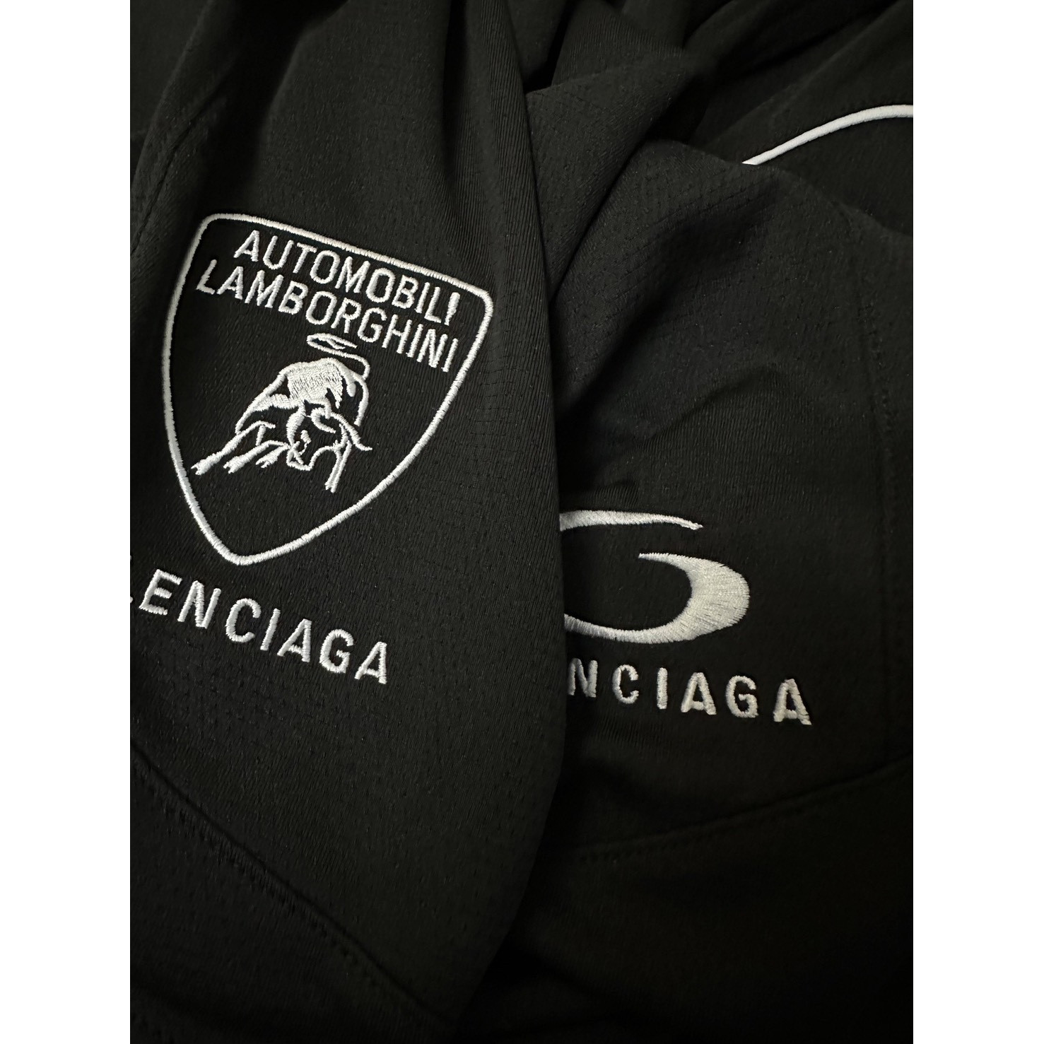 <p>Balenciaga 巴黎世家x兰博基尼合作联名足球系列运动短裤 套装</p>