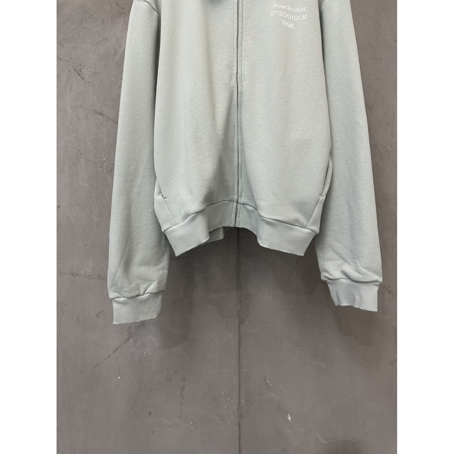 <p>Acne Studios&nbsp;拉链外套(淡绿色)</p>