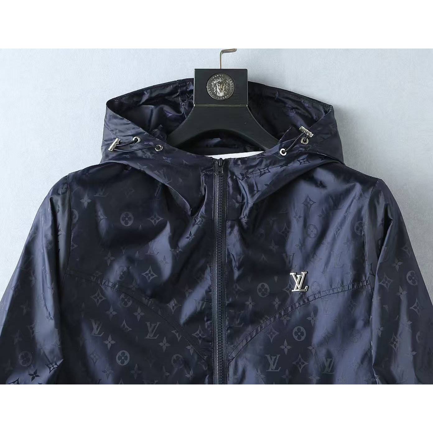 <p>LV 男士夹克外套(800881)</p>