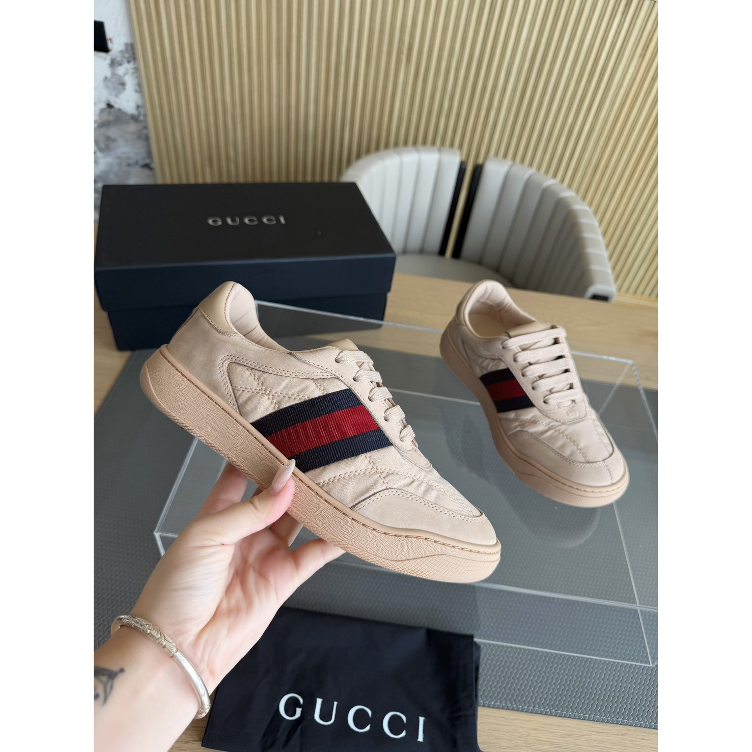 <p>GUCCI 休閒鞋(卡其)</p>