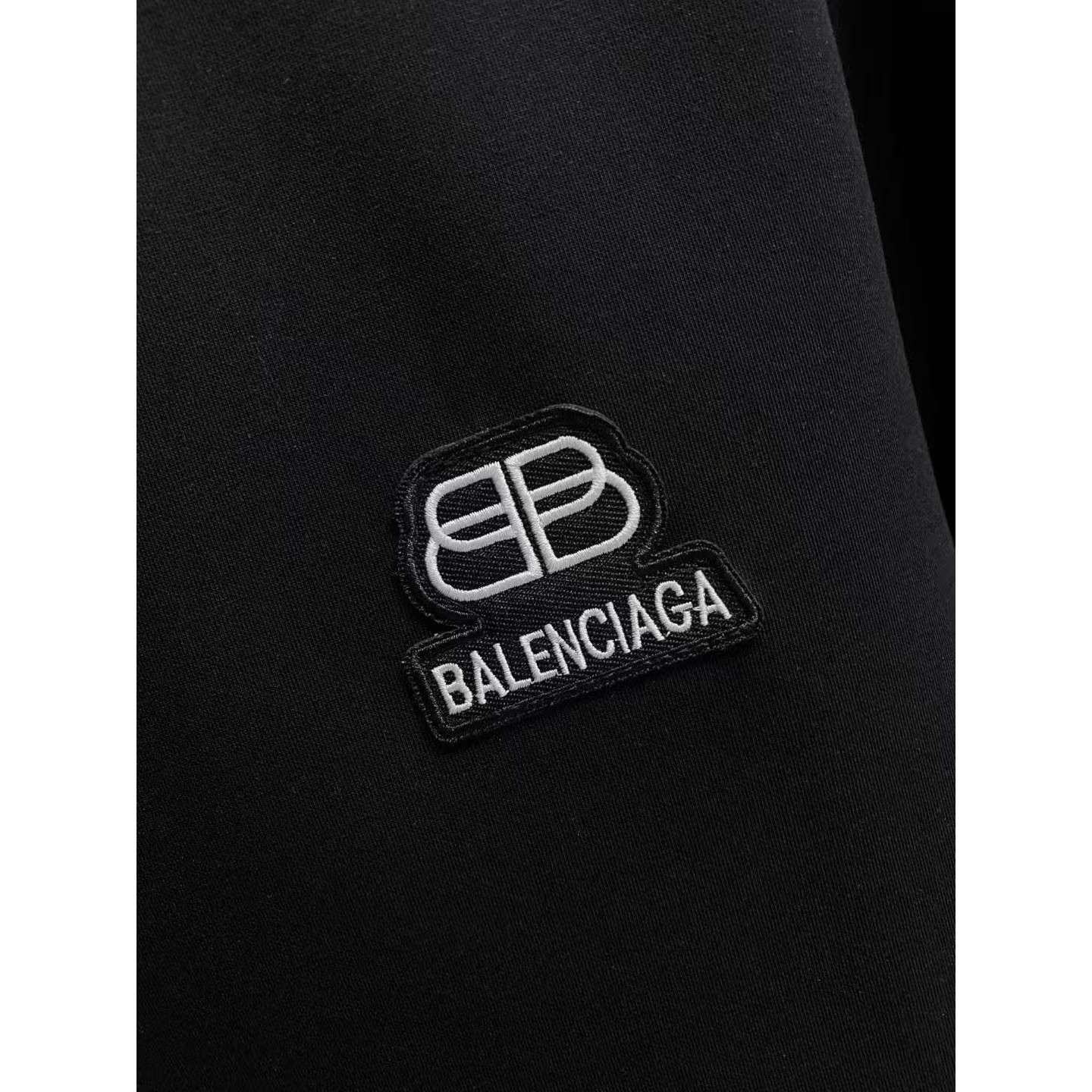 <p>Balenciaga&nbsp;太空棉卫衣(黑)</p>