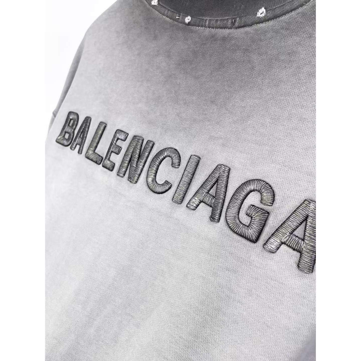 <p>Balenciaga 圓領長袖T恤(洗水灰)</p>