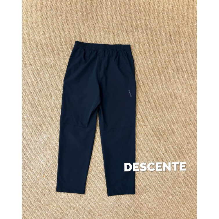 <p>DESCENTE 防水透濕運動長褲(黑)</p>