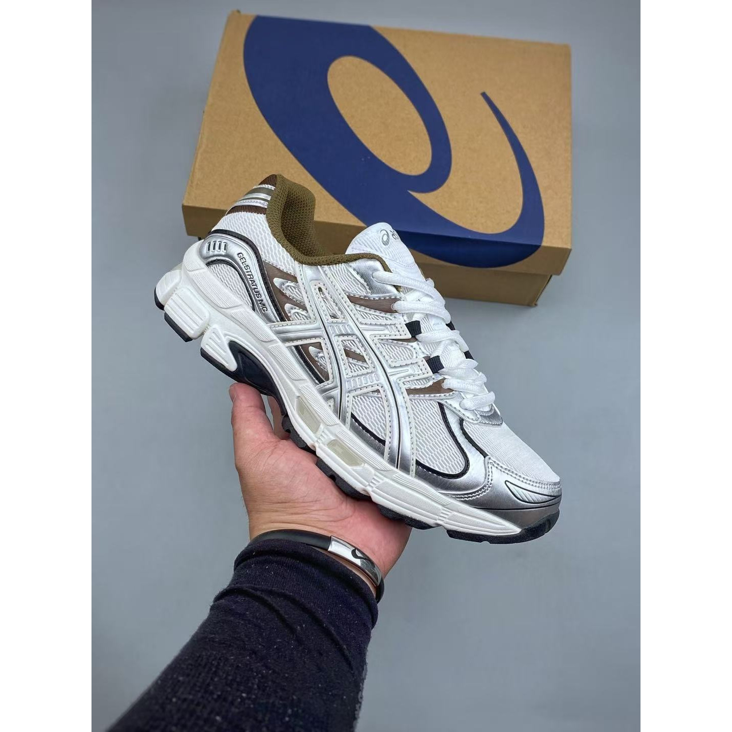 <p>ASICS GEL-STRATUS MC 舒适耐穿减震透气跑步鞋(棕)&nbsp;</p>
