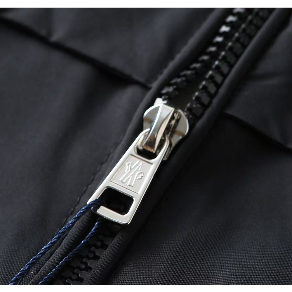 <p>MONCLER&nbsp;男士夹克外套(800856)</p>