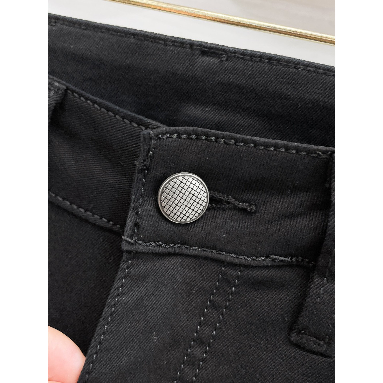 <p>LOEWE&nbsp;高端牛仔裤(黑)</p>