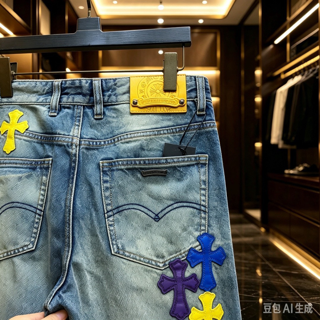 <p>CHROME HEARTS 欧洲专柜新款修身小直筒牛仔裤</p>