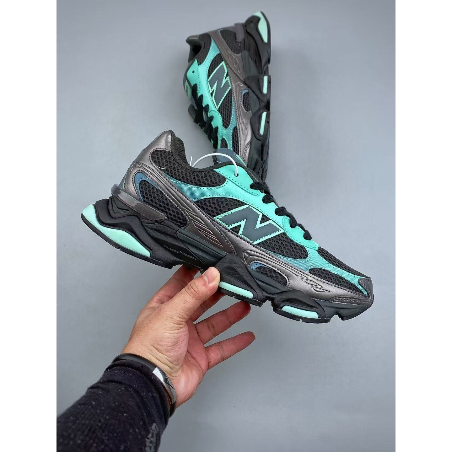 <p>New Balance NB9060 休闲生活鞋</p>