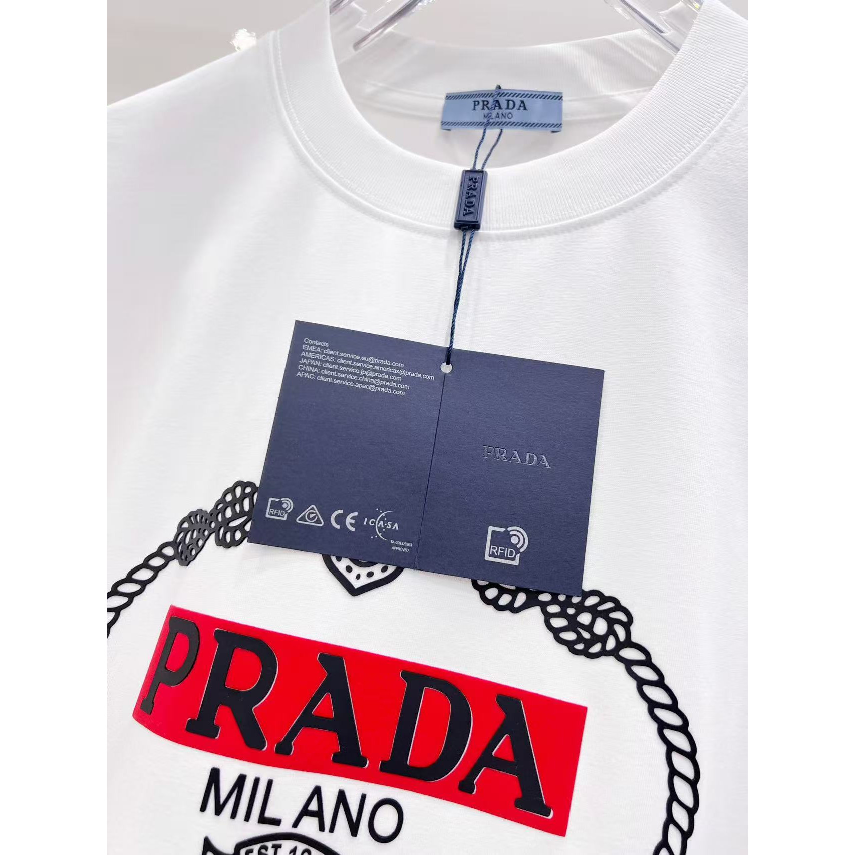 <p>PRADA 情侣休闲短袖T恤(白)</p>