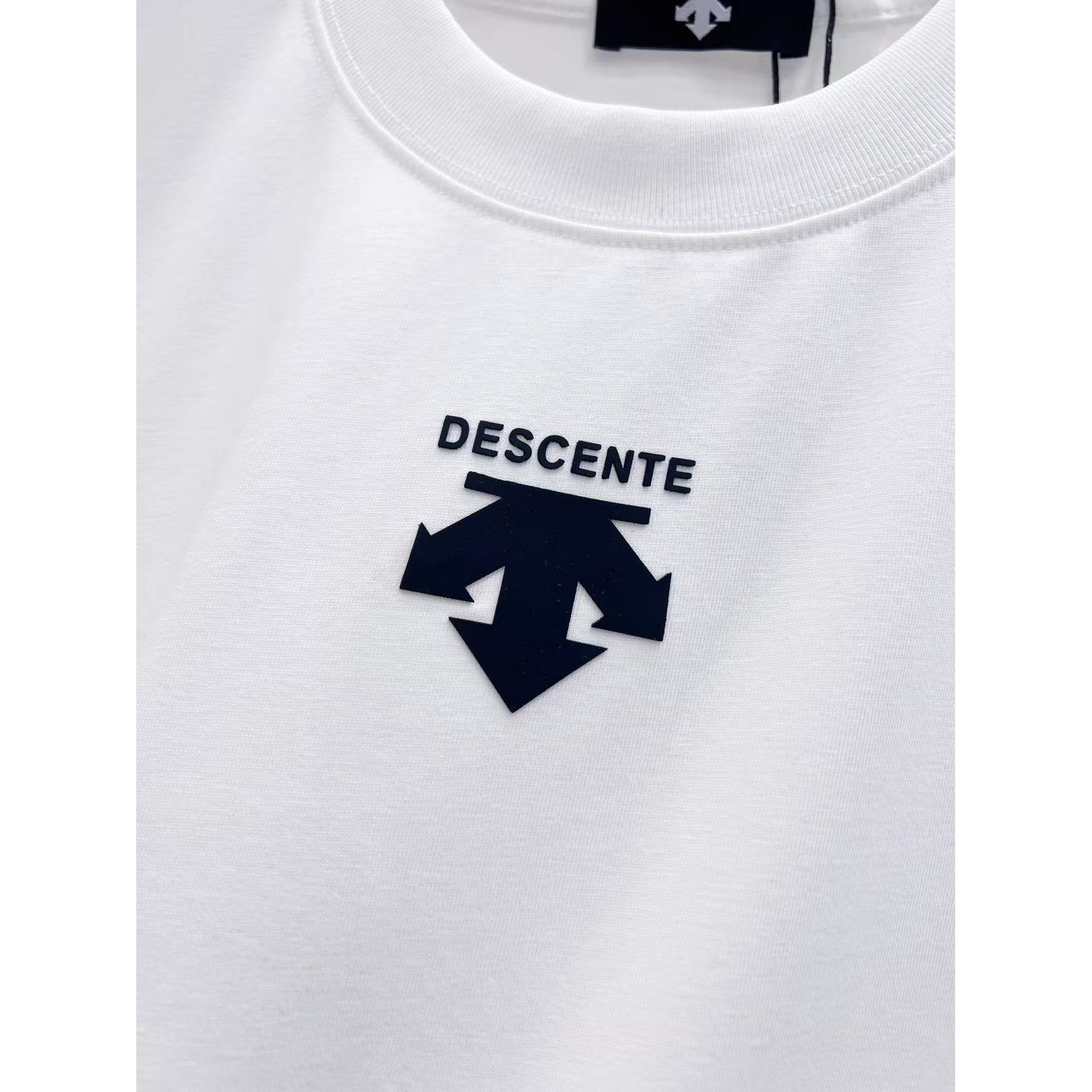 <p>Descente 短袖圆领T恤(白)</p>