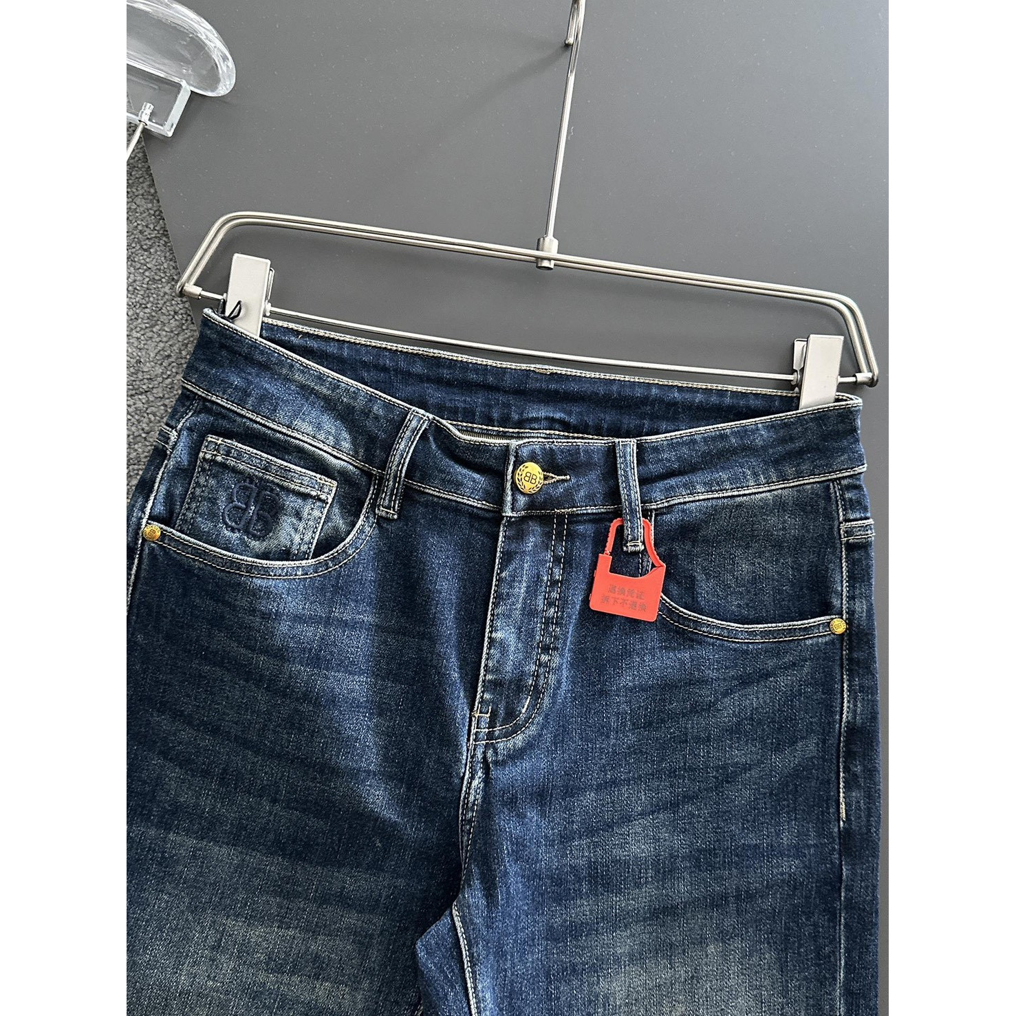 <p>Balenciaga 高品质牛仔裤</p>