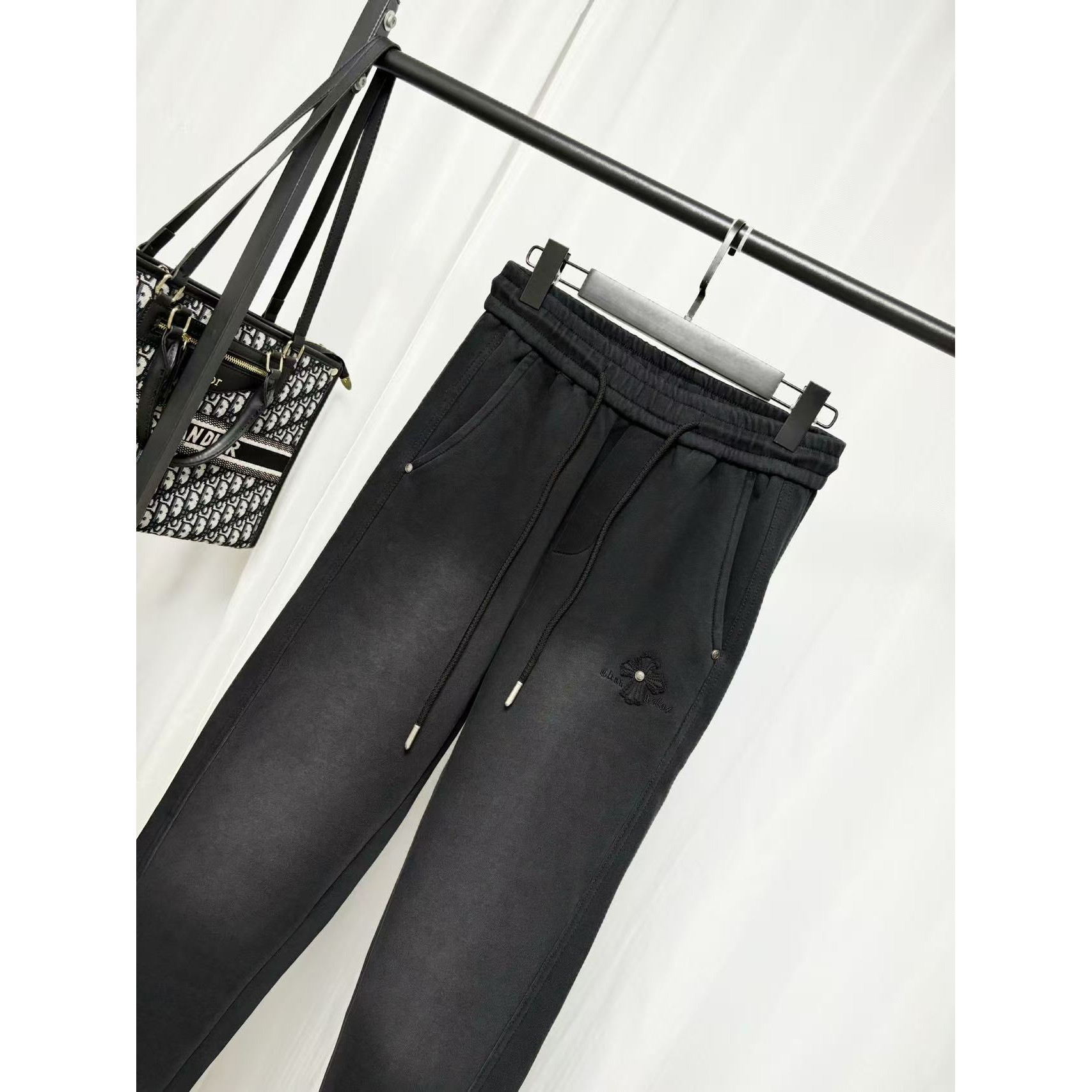 <p>Chrome Hearts 休闲长裤(黑)</p>