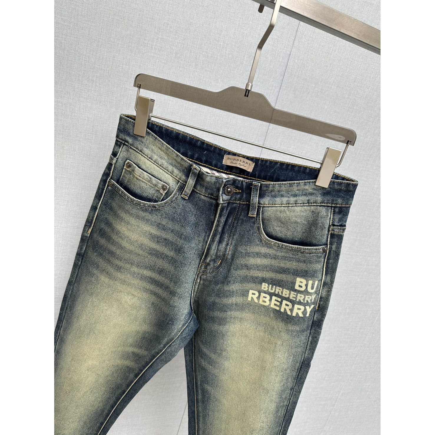 <p>BURBERRY 牛仔裤</p>