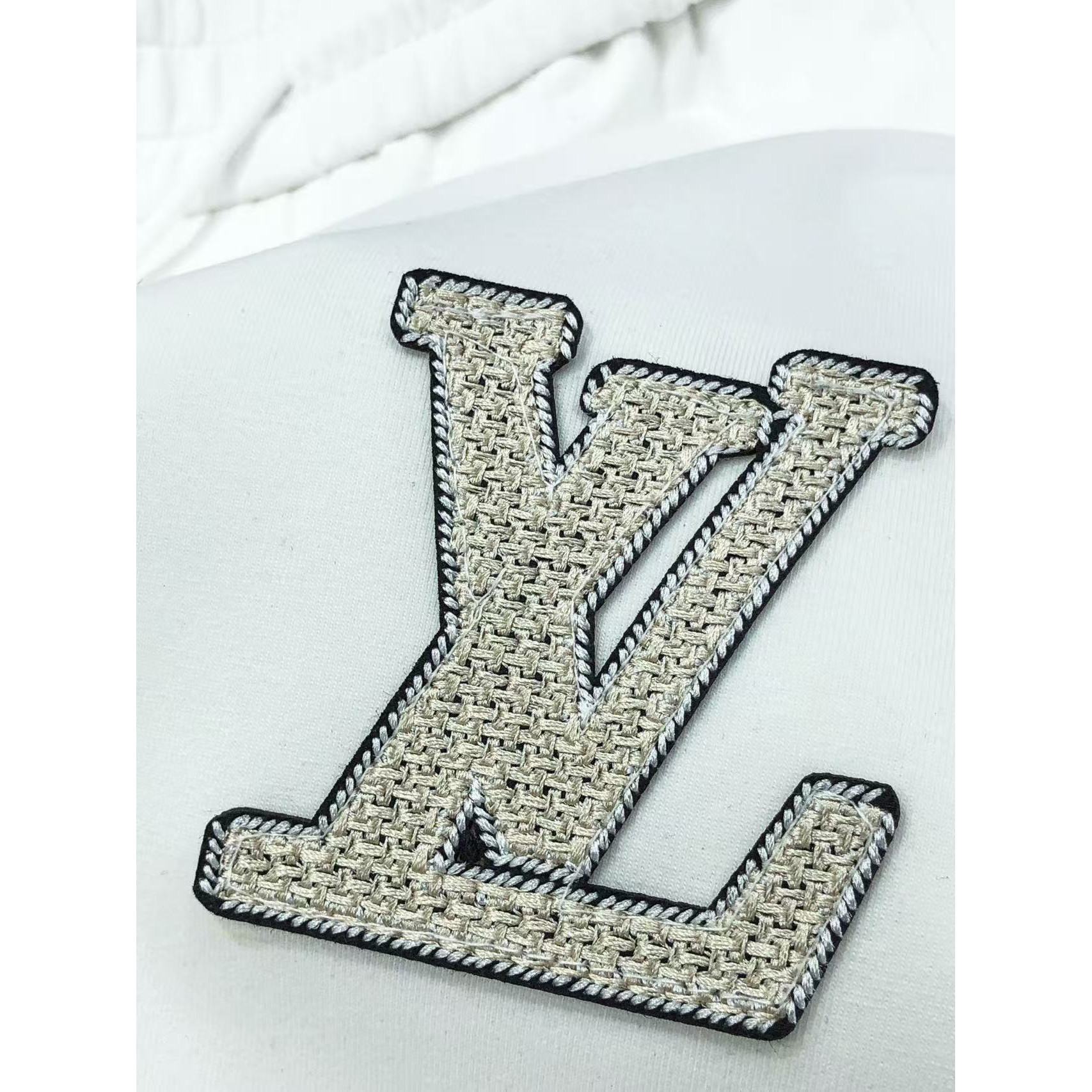 <p>LV 高品质时尚休闲裤(782971)</p>