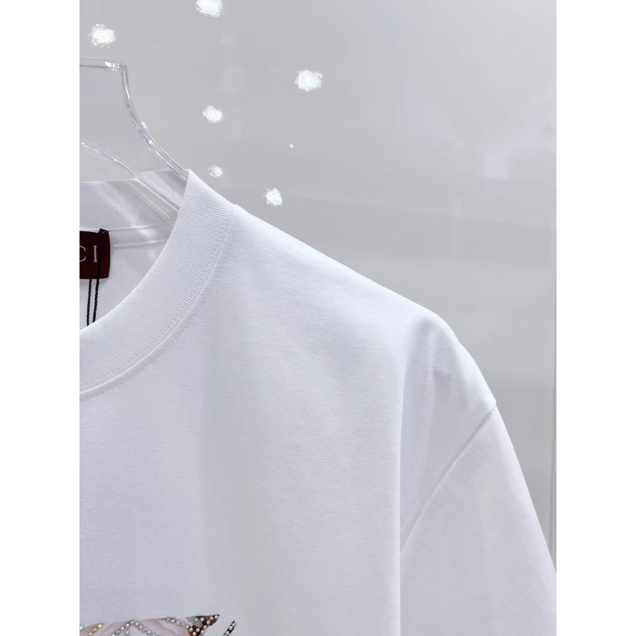<p>GUCCI&nbsp;烫钻短袖(白)</p>